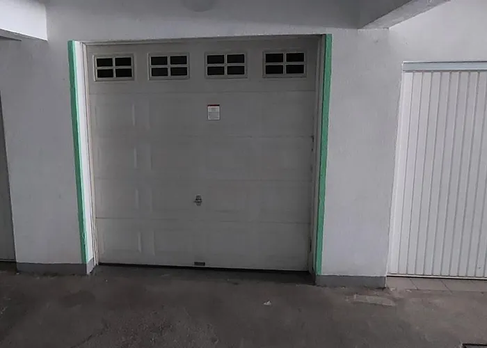 Jarak Center * Μακάρσκα