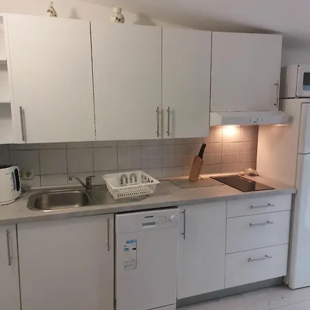 Jarak Center * Makarska