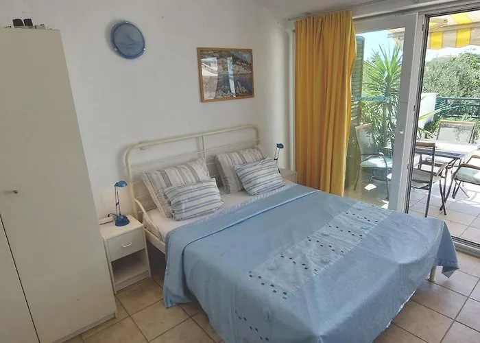 Jarak Center * Makarska